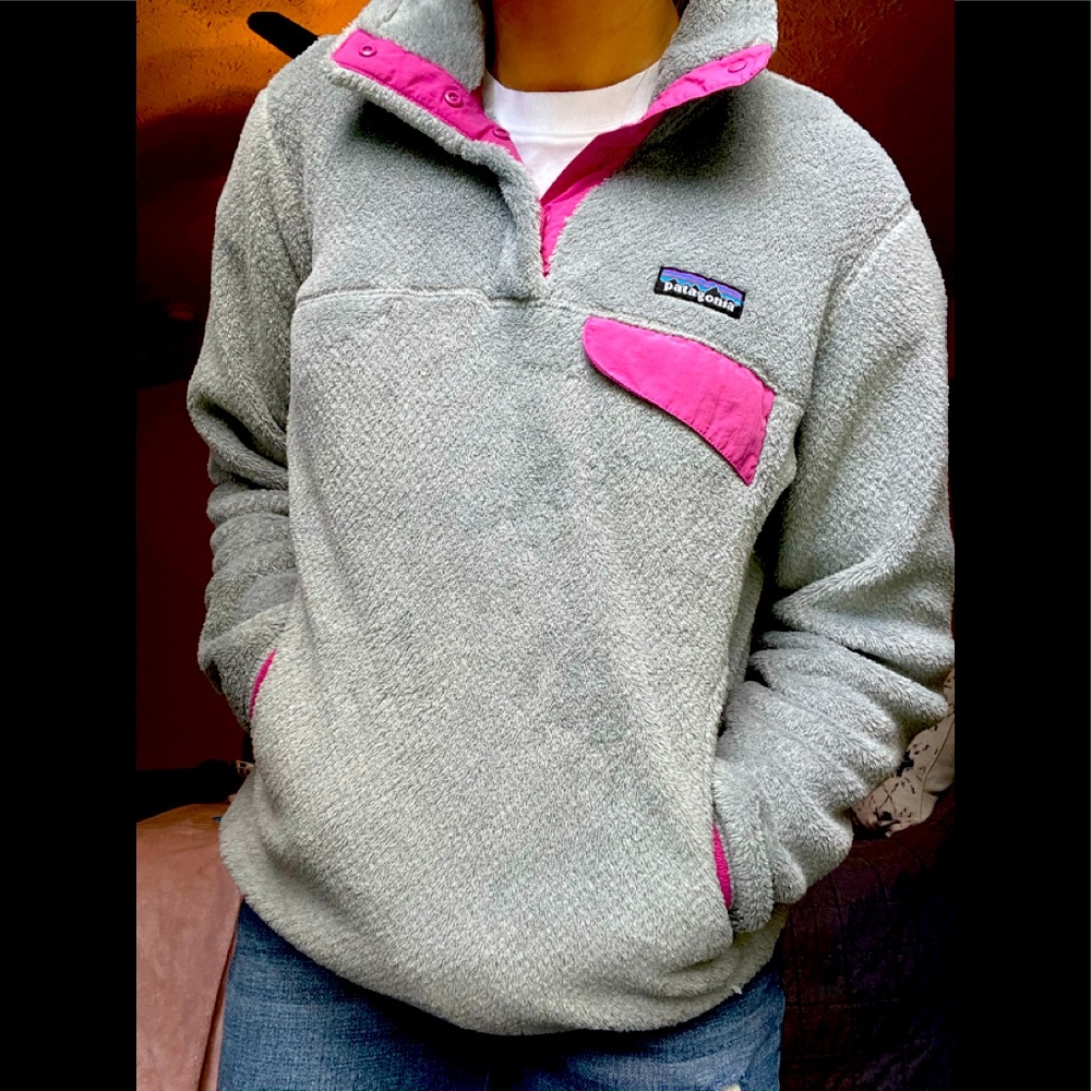COPY - Grey Patagonia pullover with pink accents